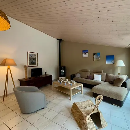 Hébergement de vacances Spacieuse Maison En Forêt Proche Pour 7 Personnes - Fr-1-323-570