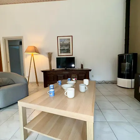 Hébergement de vacances Spacieuse Maison En Forêt Proche Pour 7 Personnes - Fr-1-323-570