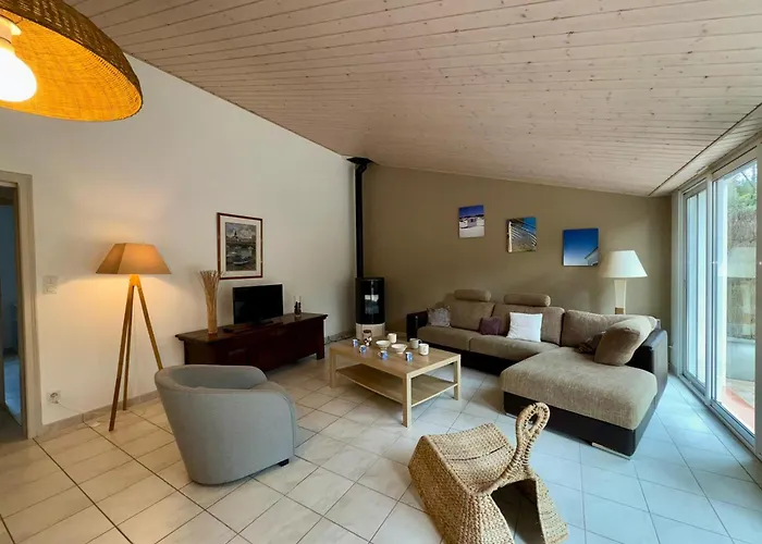 Hébergement de vacances Spacieuse Maison En Forêt Proche Pour 7 Personnes - Fr-1-323-570